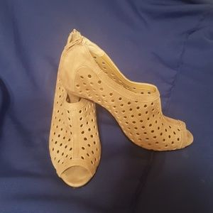 VANELI peep toe shoe
